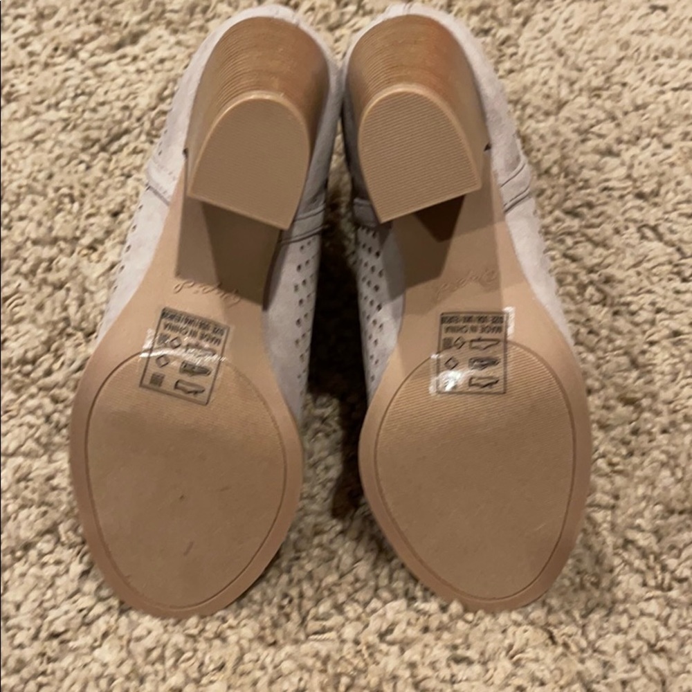 Vici Taupe heel bootie - Picture 4 of 4